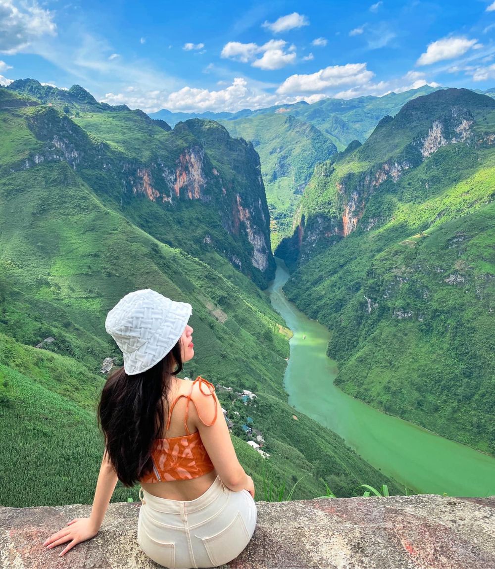 Khung cảnh non xanh nước biếc của sông Nho Quế. Ảnh: Trang Nguyễn