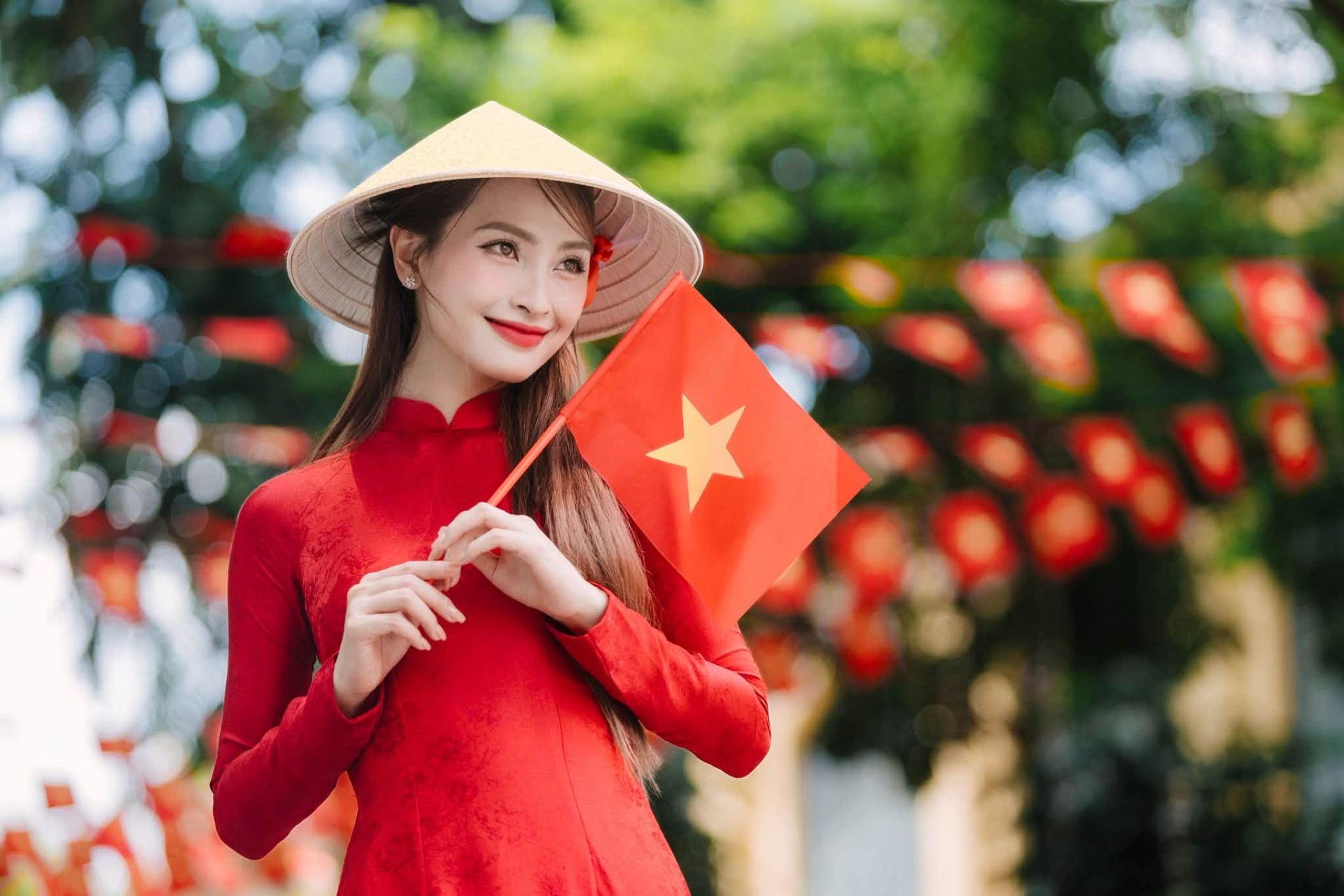 MC Huyền Trang, hay còn được biết đến với danh xưng MC Mù Tạt (Ảnh: FBNV)