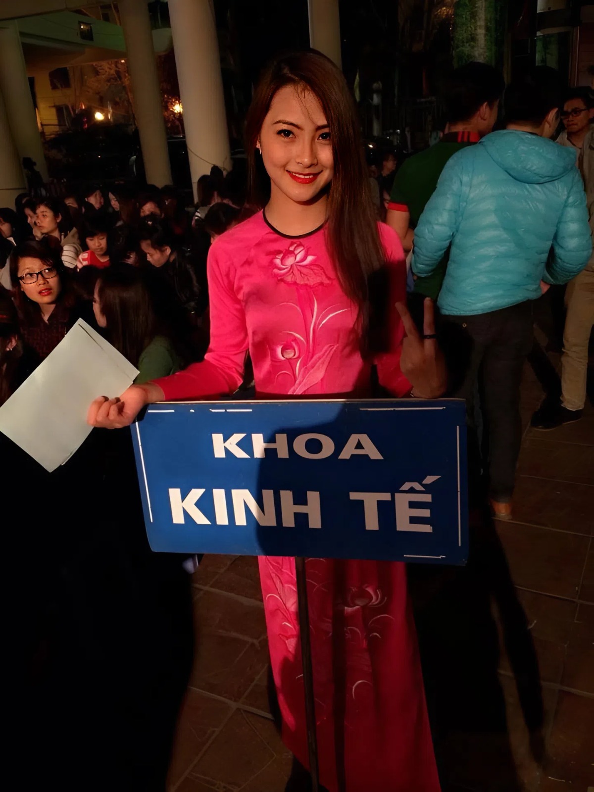 Nữ MC từng là sinh viên khoa Kinh tế, trường Đại học Mở Hà Nội (Ảnh: Khoa Kinh Tế - Trường Đại học Mở Hà Nội)