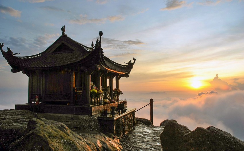 Một trong những điểm đến nổi bật nhất của Yên Tử là chùa Đồng trên đỉnh núi