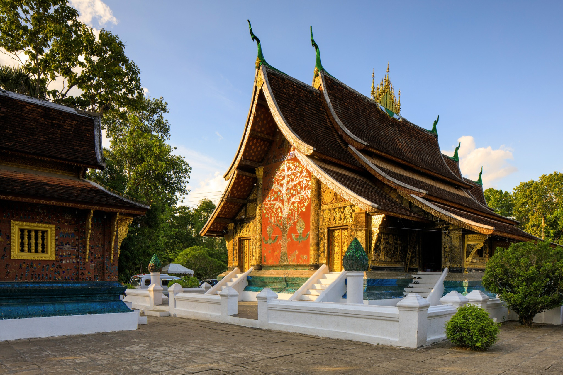 Chùa Xieng Thong, nghĩa là chùa của thành phố vàng, là một trong những ngôi chùa cổ kính nhất ở Luang Prabang.