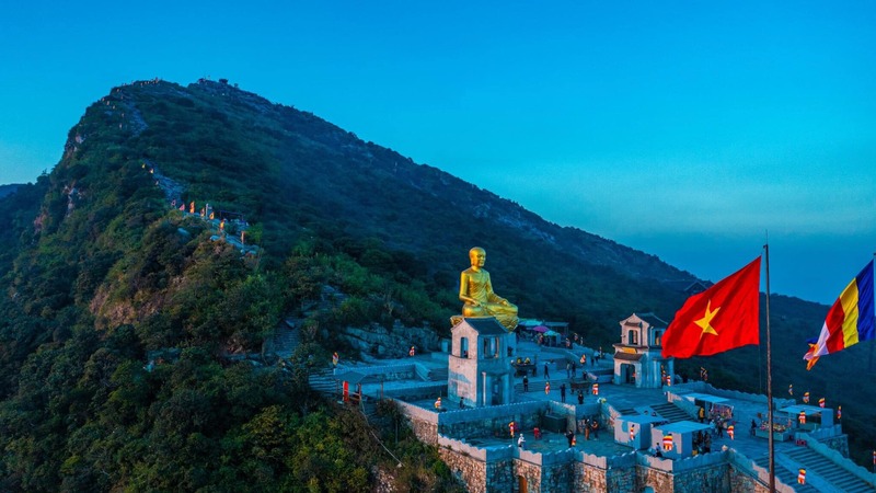 Thời điểm thích hợp để tham quan Núi Yên Tử là vào tháng 4 đến tháng 6 hàng năm