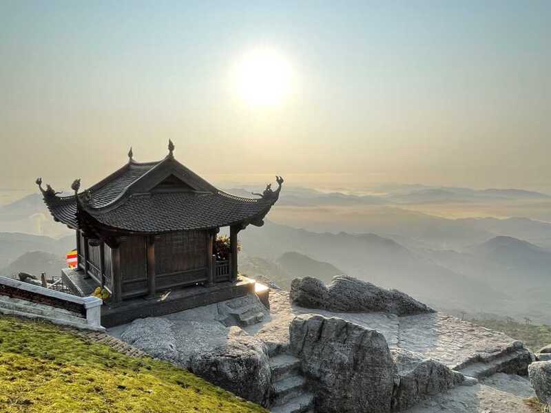 Việt Nam có ngọn núi nơi một vị vua từ bỏ ngai vàng để lên tu, nay đã là Di sản Thế giới được UNESCO ghi danh