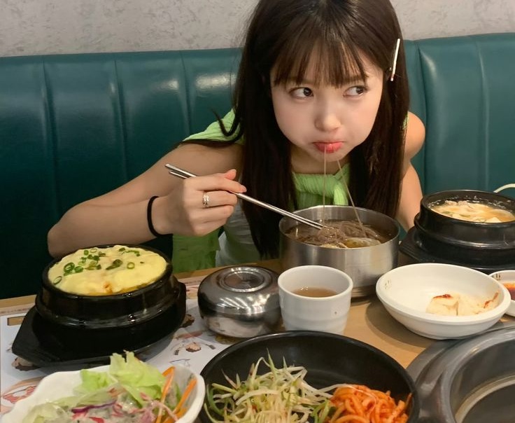 Chế độ ăn uống tác động không nhỏ tới nguy cơ mắc ung thư vú, dù là với nam hay nữ (Ảnh minh họa)