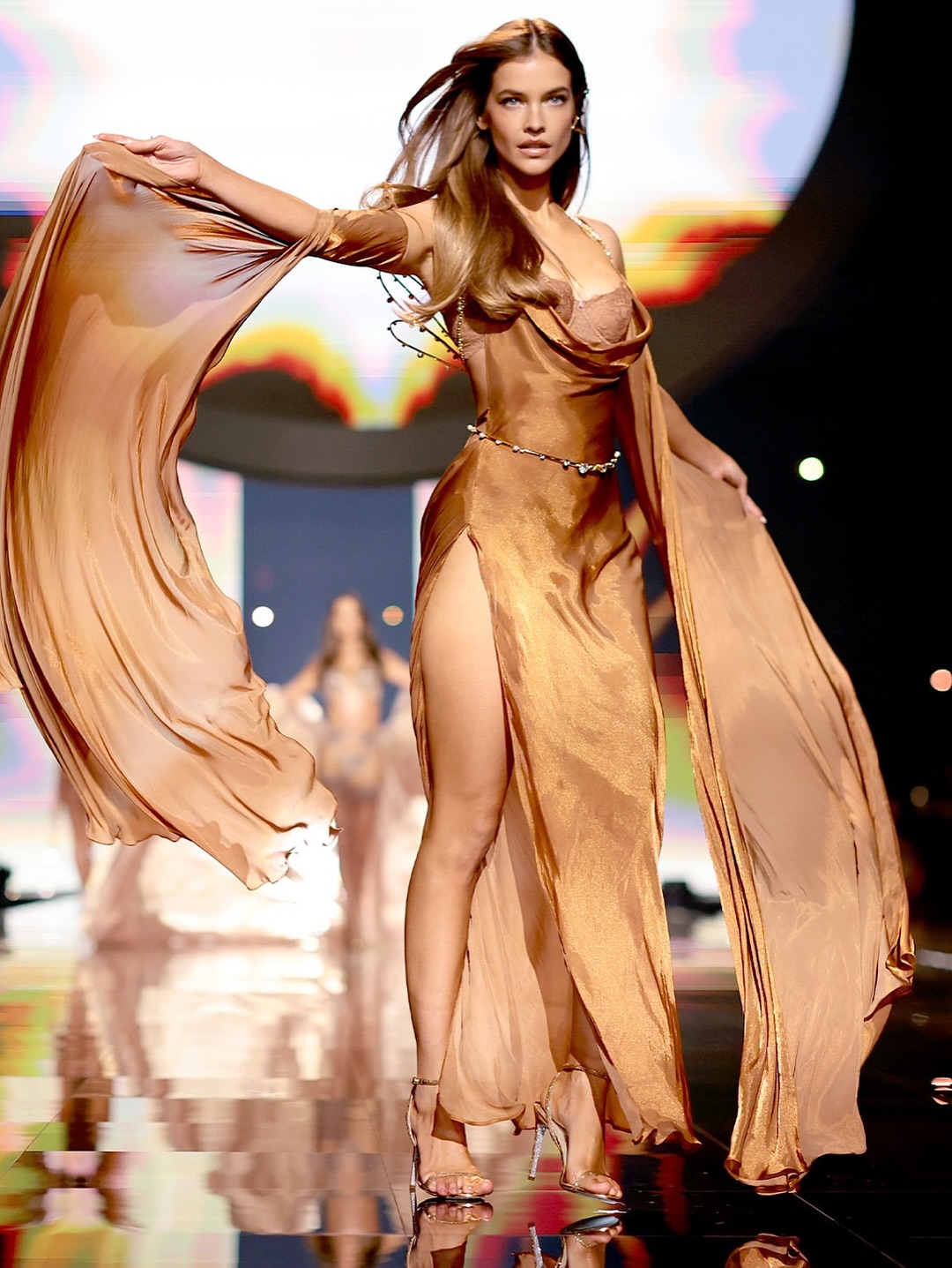 Không phải mẹ bỉm nào cũng có thể phục hồi với tốc độ thần kỳ như Barbara Palvin. Ảnh: Instagram. 