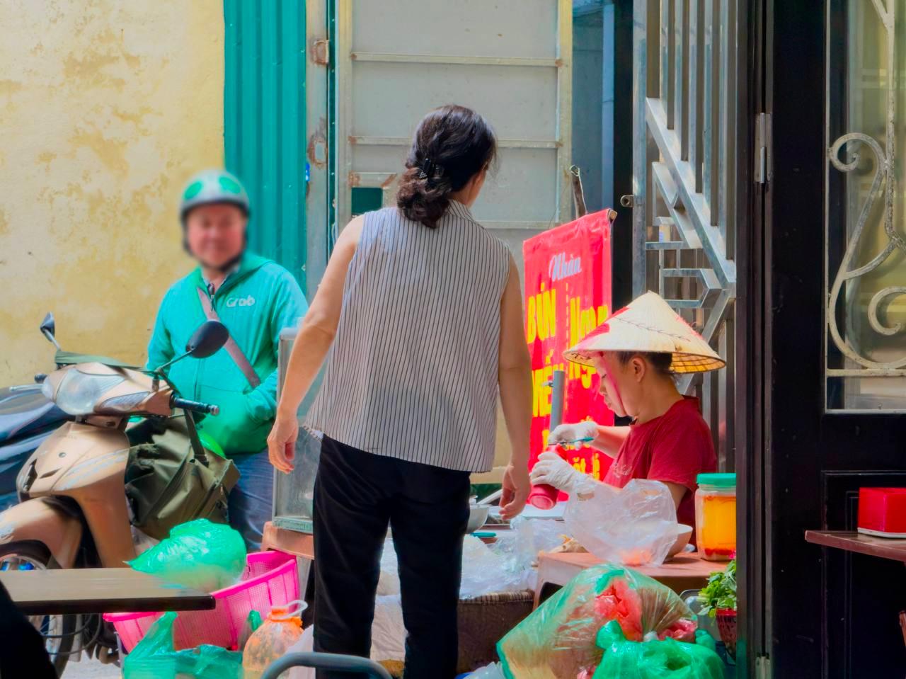 Bún chửi Ngô Sĩ Liên và bún ngan Nhàn giống nhau đến lạ