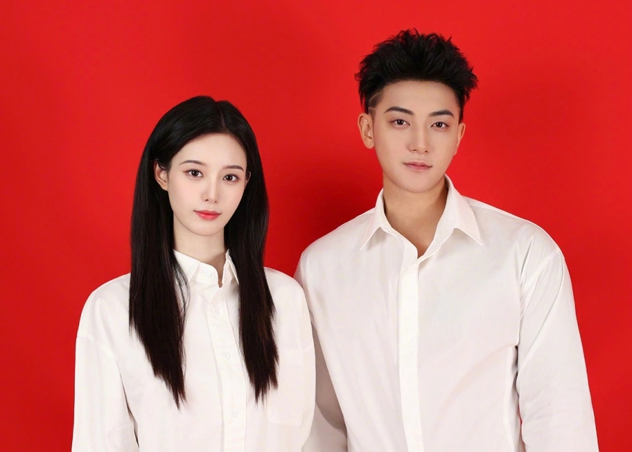 Nàng thơ showbiz “mệnh phượng hoàng”, lấy chồng chủ tịch được cưng như trứng: Mặt xinh dáng xịn, style vừa điệu vừa sang