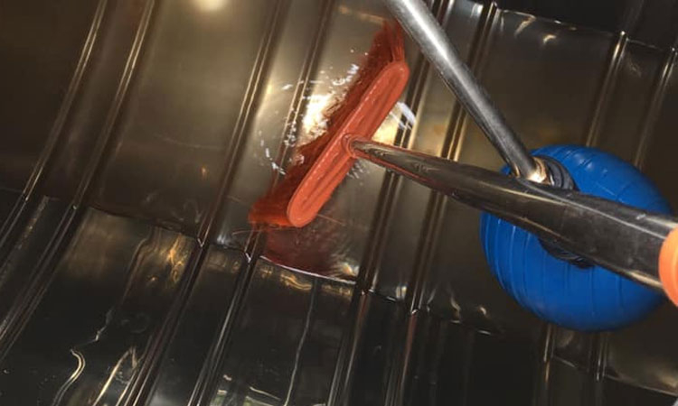 Bên trong bồn nước inox sau nhiều năm sử dụng có gì?