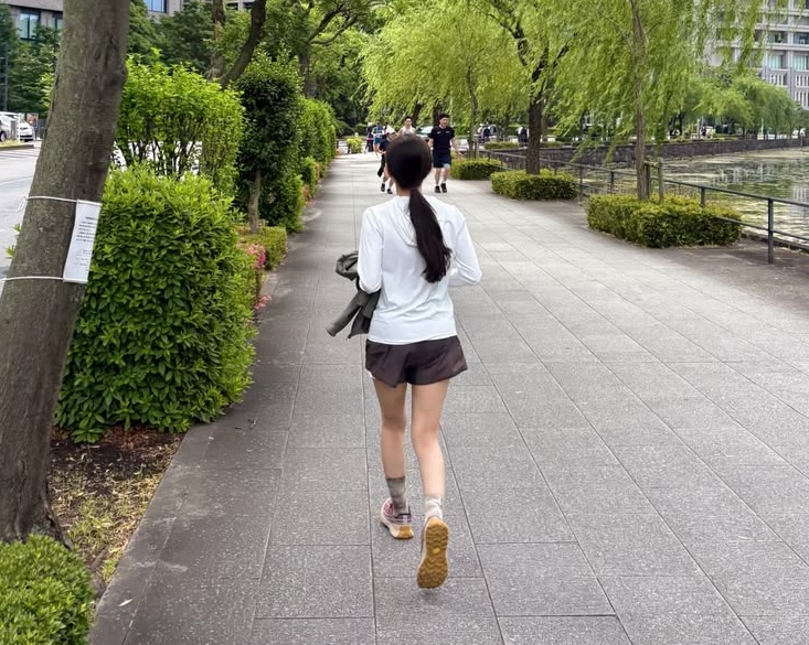   Ngoài tư thế chạy, bạn cũng cần chú ý tần suất và cường độ khi chạy bộ để đảm bảo sức khỏe (Ảnh minh họa)  