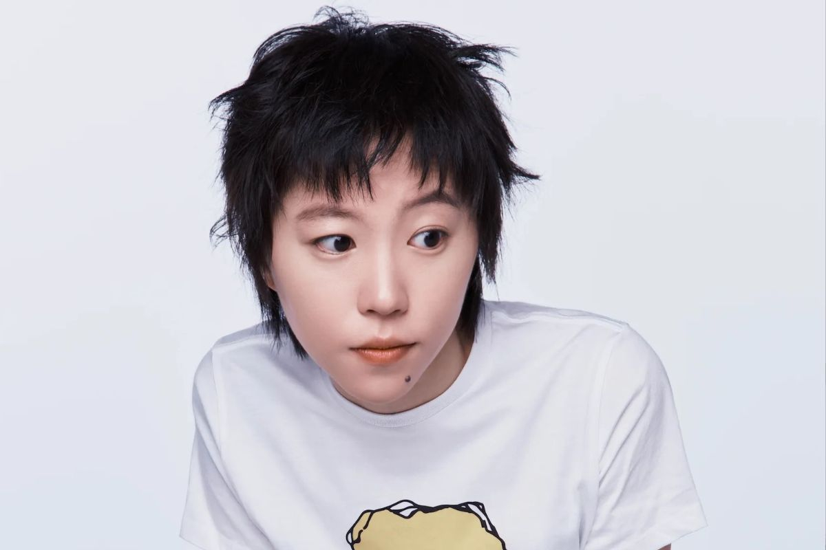 Đậu Tĩnh Đồng là Thiên hậu Vương Phi và nam ca sĩ, rocker Đậu Duy