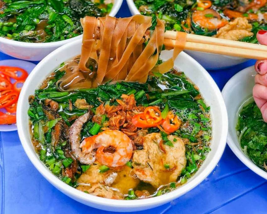 Bánh đa cua chắc chắn là cái tên khó có thể bỏ qua khi tới đất cảng