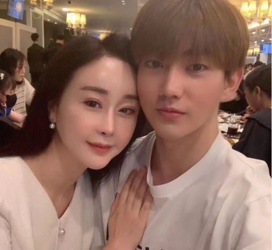 Ham So Won đã ly hôn Trần Hoa, nhưng vẫn ghen tuông khi chồng cũ đi gặp đối tượng khác giới hay đu idol nữ. Ảnh: X. 