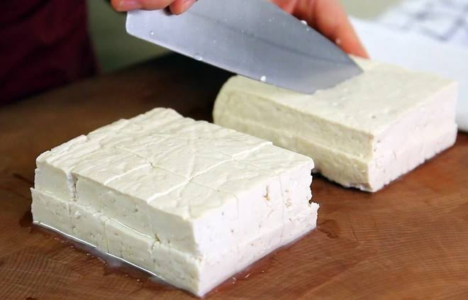Đi chợ mua đậu phụ, gặp 4 dấu hiệu này tôi nhất định không lấy: Người bán lâu năm cũng phải gật gù khen sành