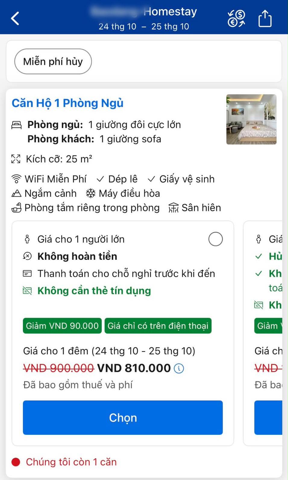 Theo ảnh chụp màn hình Kha cung cấp ngày 21/10, phòng của cơ sở này vẫn xuất hiện trên Booking.com với mức giá 810.000 đồng/đêm, cao hơn đáng kể so với mức 450.000 đồng/đêm cô đã đặt trước đó
