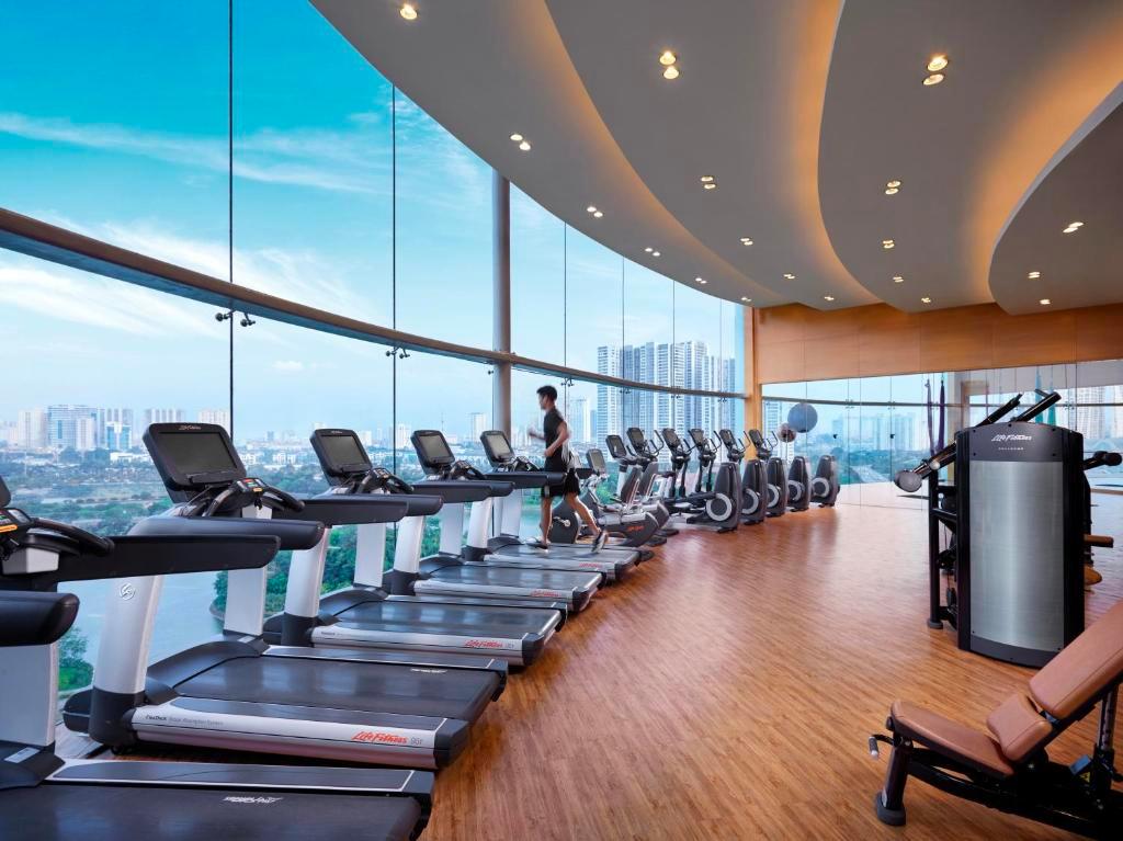 Phòng tập và bể bơi trong nhà của JW Marriott Hanoi