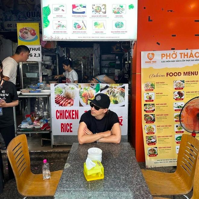 Phở Việt Nam đỉnh thế nào mà khiến Taeyang trầm trồ trước hơn 40.000 khán giả, G-Dragon còn chế lời bài hát ngay tại Mỹ Đình?