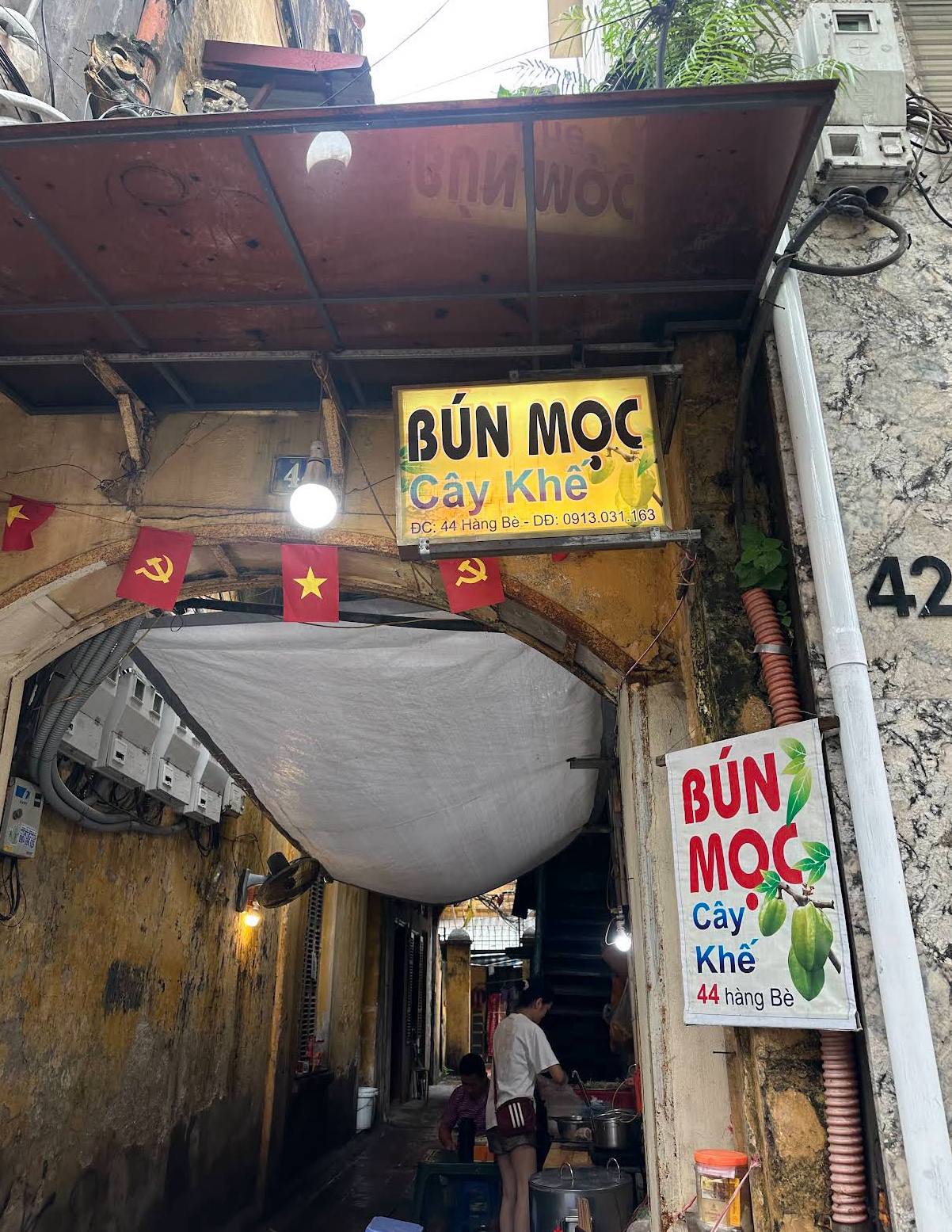 Hà Nội có hàng bún mọc 40.000 đồng bán trong biệt thự 100 tuổi, mỗi sáng chỉ mở đúng 4 tiếng