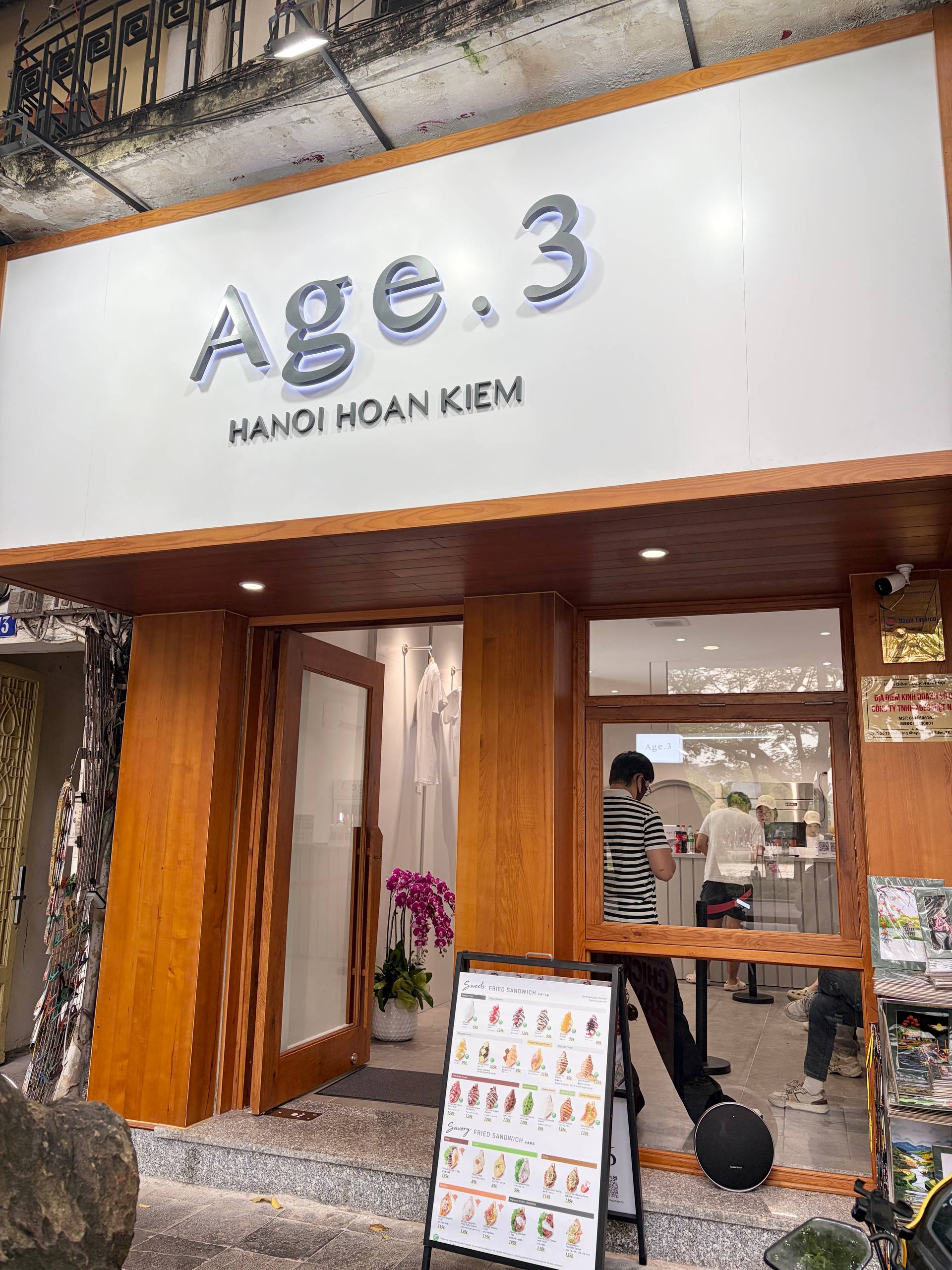 Món bánh khiến Tăng Thanh Hà xếp hàng 40 phút vừa về Hà Nội: Giá gần 200k/chiếc, một vị phải bỏ dở giữa chừng