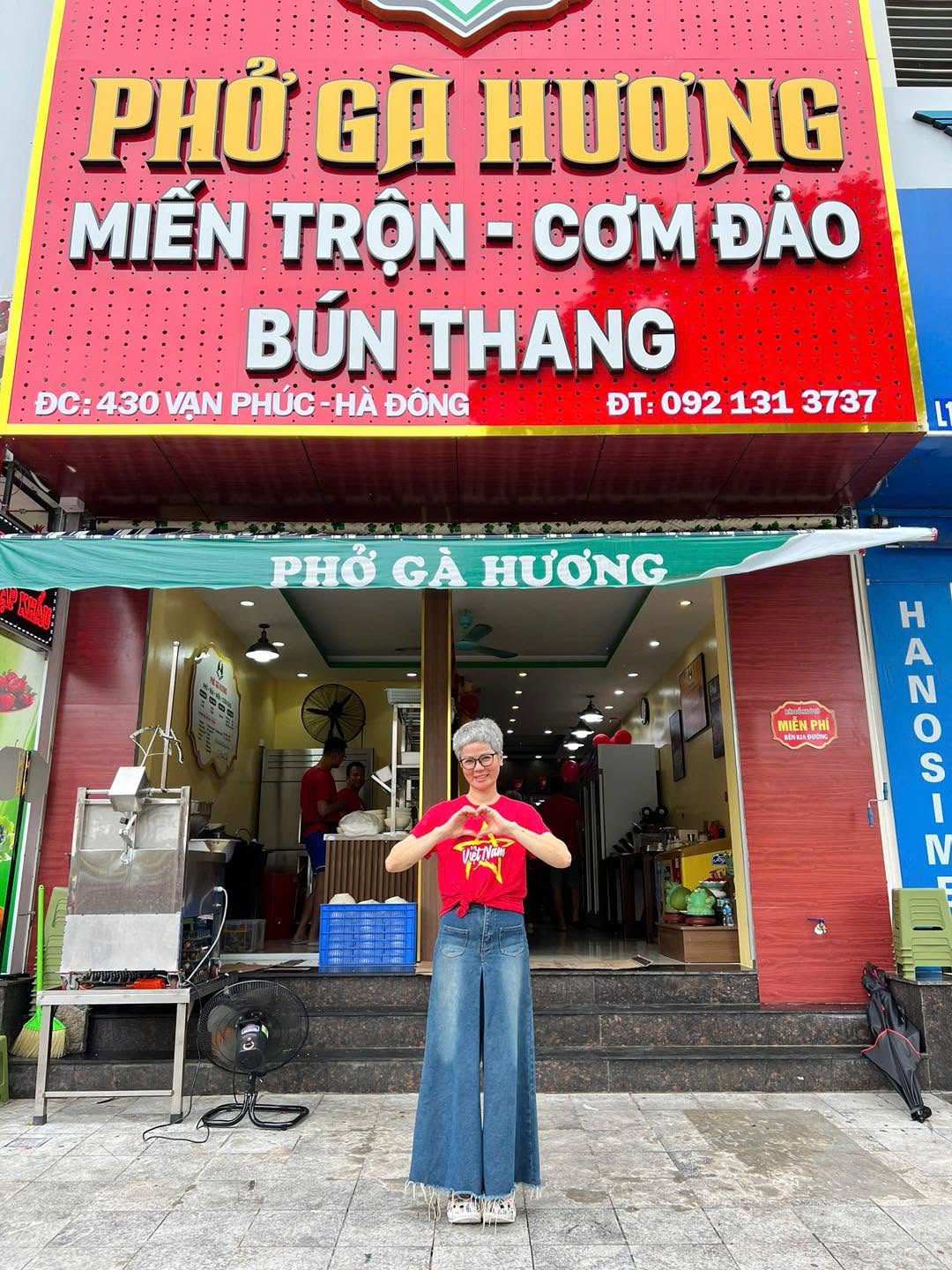 Cô Huỳnh Mai Hương, chủ quán phở