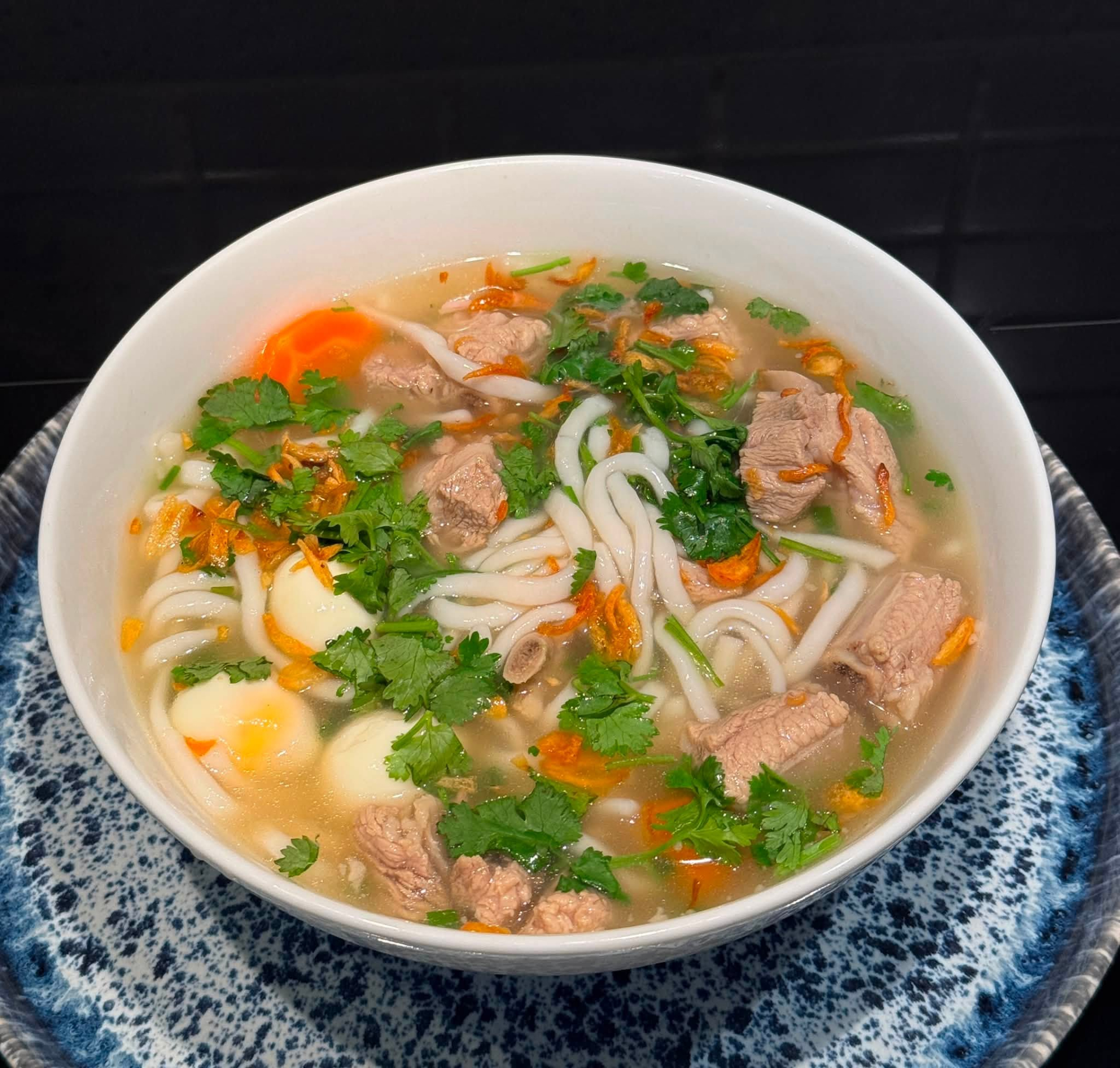Mâm cơm nhà của nữ diễn viên nổi tiếng từng đạp xe giao cơm, nay làm dâu tỷ phú “vua hàng hiệu”