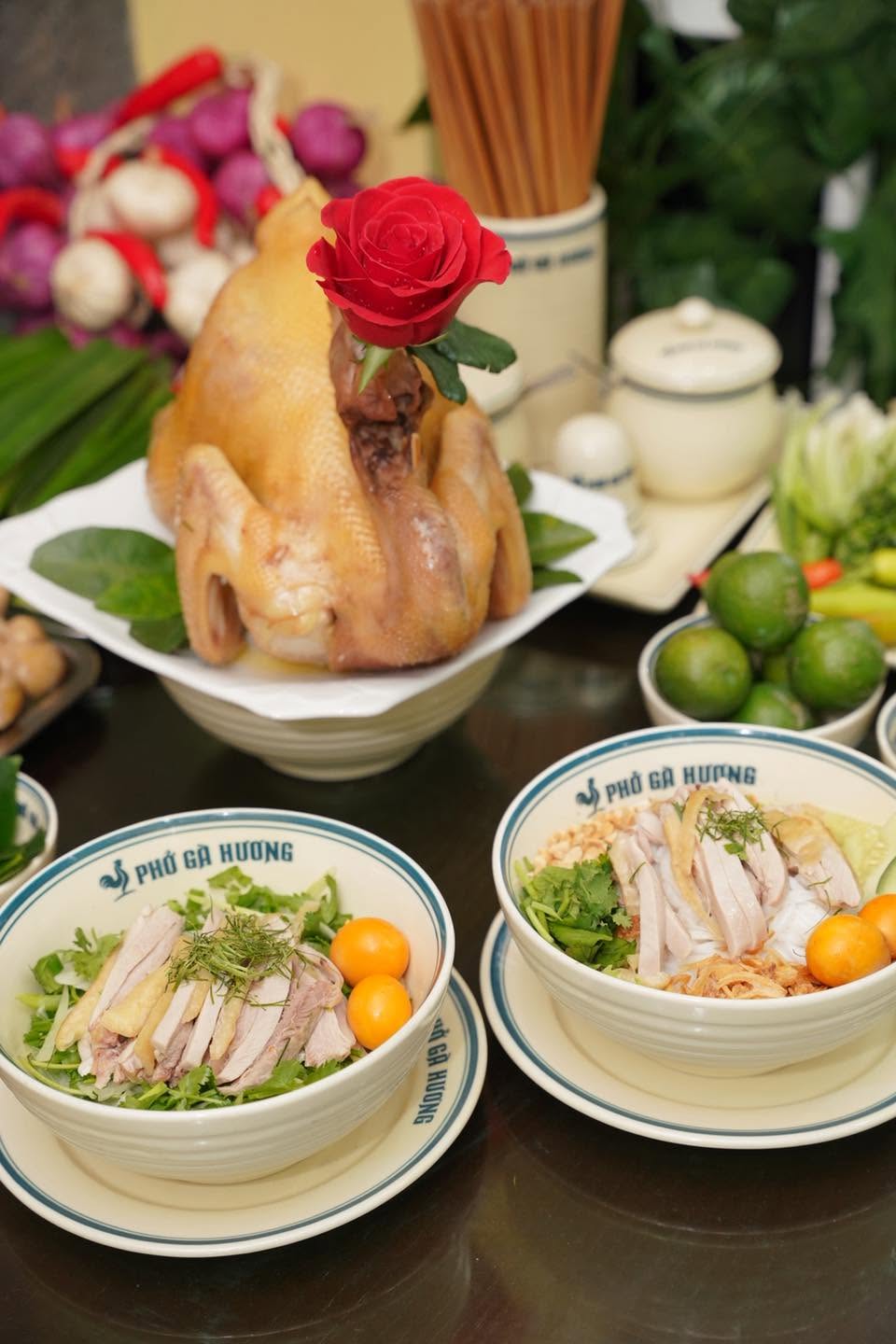 Hà Nội có hàng phở gà vừa công khai cả quy trình lưu mẫu thực phẩm, sẵn sàng mở tủ cho khách vào kiểm tra
