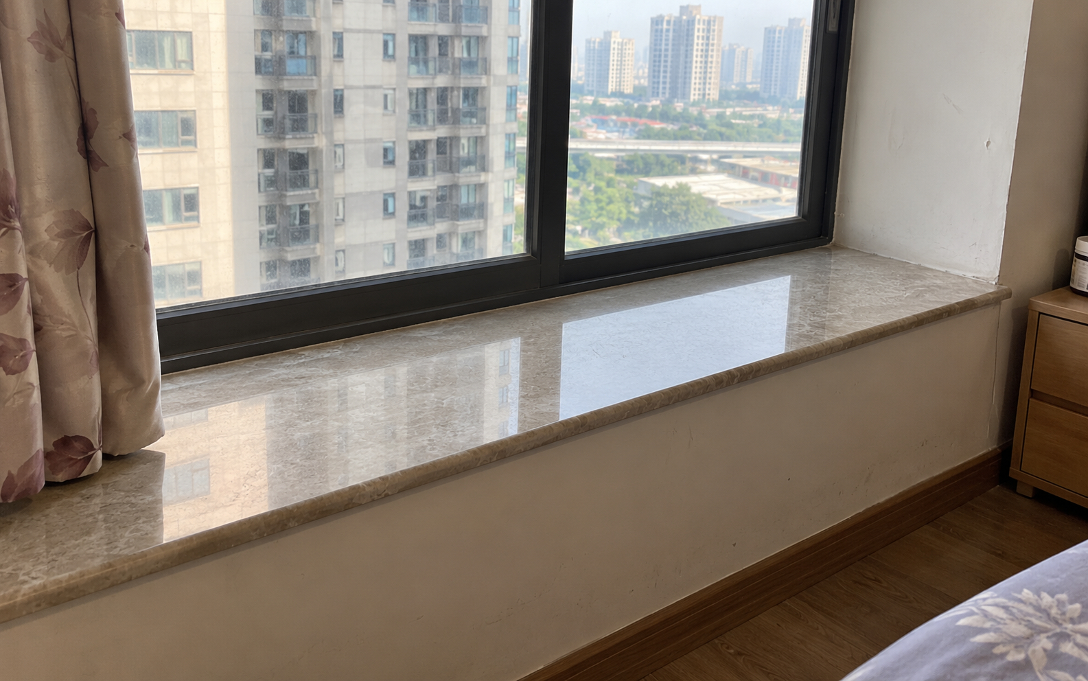 Tại sao ngày càng nhiều gia đình không còn ốp đá bệ cửa sổ? 2 cách làm mới biến khoảng trống thành góc đẹp nhất nhì trong nhà 