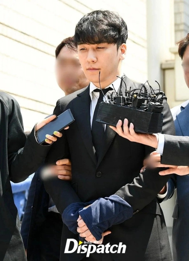 Sau liên hoàn phốt nghiêm trọng, cựu thành viên BIGBANG bít cửa trở lại showbiz. Ảnh: Dispatch.
