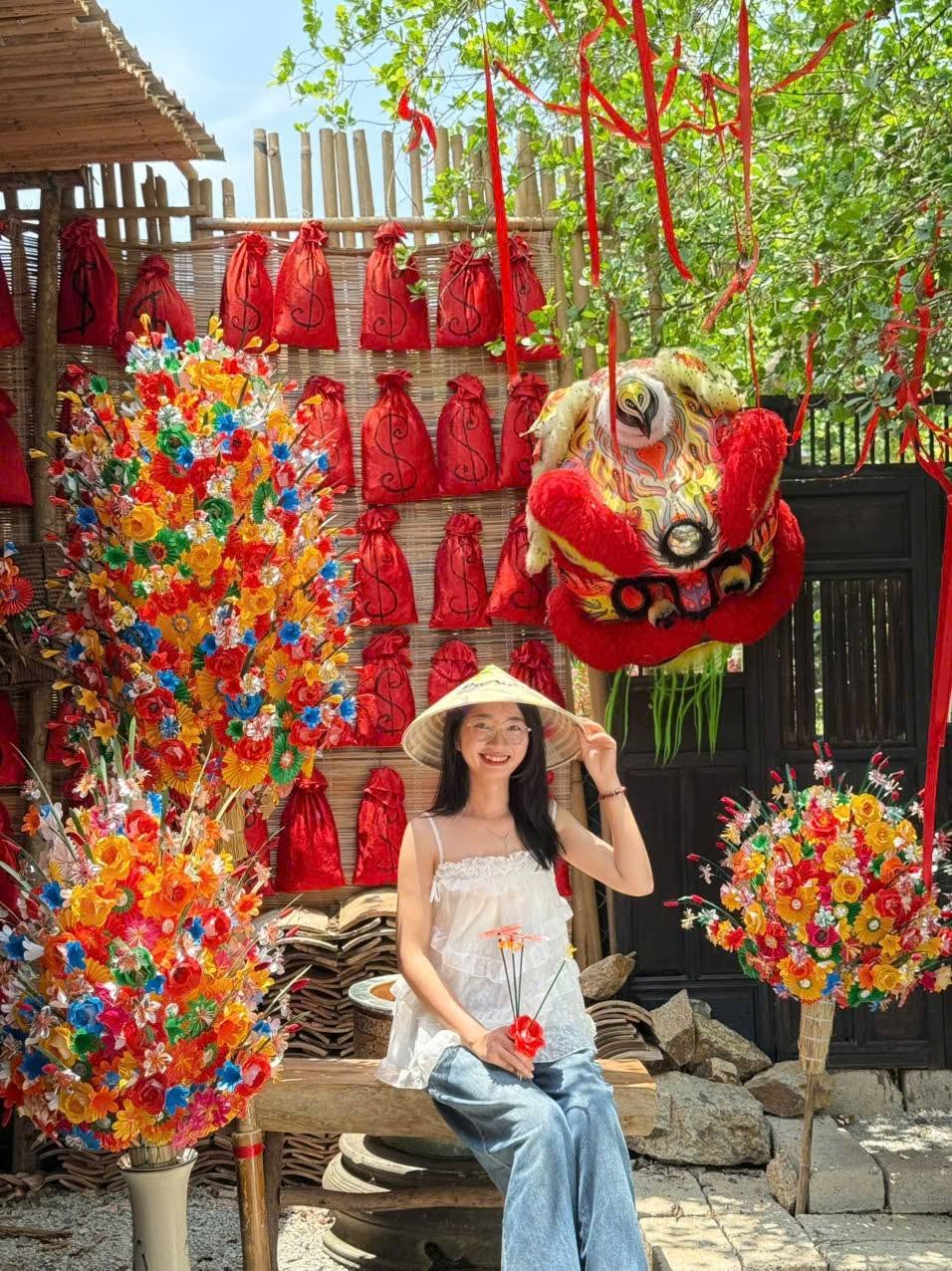 Việt Nam có loài hoa “bất tử” hơn 300 năm tuổi ở Huế, Không bao giờ tàn nhưng năm nào cũng được thay mới