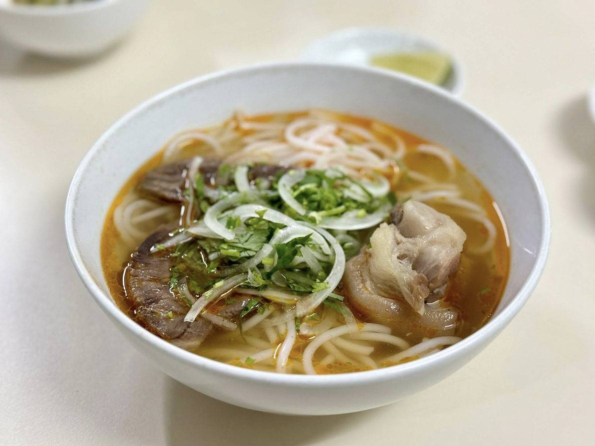 Chuyên gia ẩm thực khen ngợi, reviewer săn đón hay bác hàng xóm chỉ điểm: Đâu mới là bảo chứng uy tín nhất cho một quán ngon?
