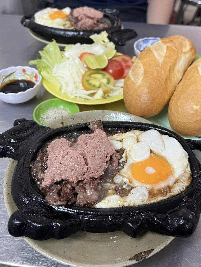 Chuyên gia ẩm thực khen ngợi, reviewer săn đón hay bác hàng xóm chỉ điểm: Đâu mới là bảo chứng uy tín nhất cho một quán ngon?