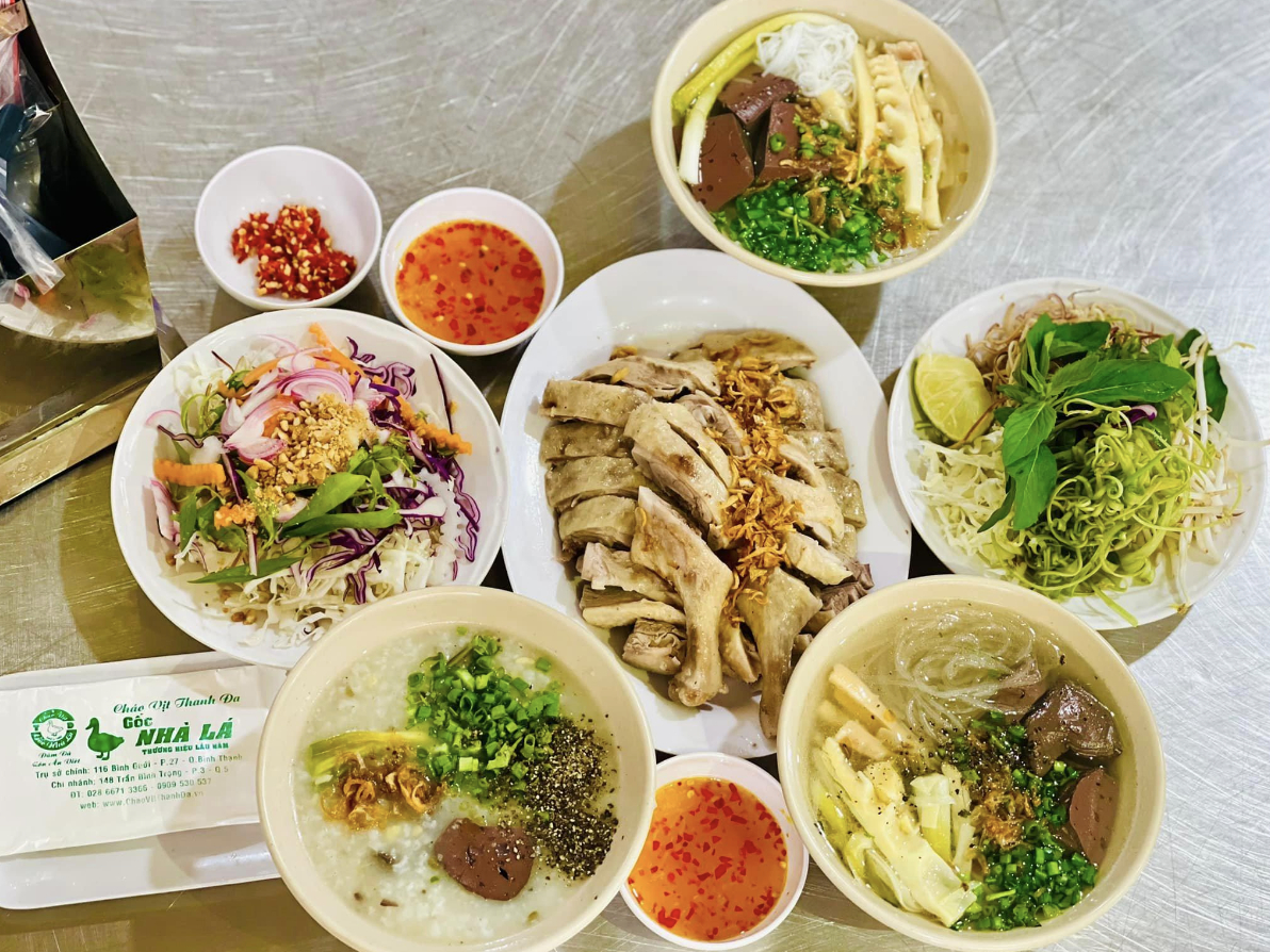 Chuyên gia ẩm thực khen ngợi, reviewer săn đón hay bác hàng xóm chỉ điểm: Đâu mới là bảo chứng uy tín nhất cho một quán ngon?
