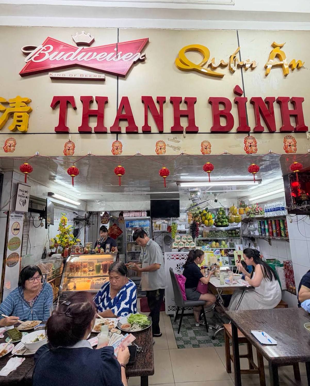 Quán ăn 50 món, 40 tuổi ngay chợ Bến Thành đóng cửa vì không còn ai nối nghiệp, khách quen kéo đến bịn rịn chia tay