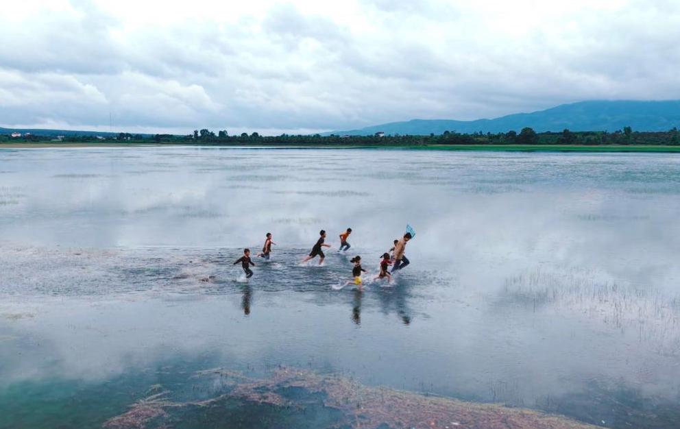 Việt Nam có ngọn thác cao hàng chục mét đổ xuống vách đá bazan giữa đại ngàn, vừa xuất hiện trong MV của Đen