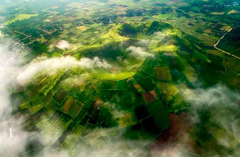Việt Nam có ngọn thác cao hàng chục mét đổ xuống vách đá bazan giữa đại ngàn, vừa xuất hiện trong MV của Đen