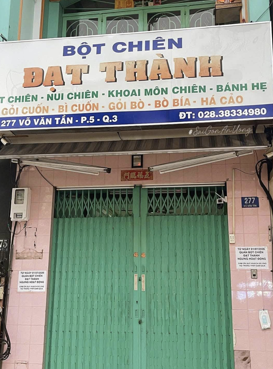 Đầu tháng 7 vừa qua, thông tin quán bột chiên Đạt Thành trên đường Võ Văn Tần, TP.HCM ngừng hoạt động sau hơn 30 năm khiến nhiều thực khách tiếc nuối. 