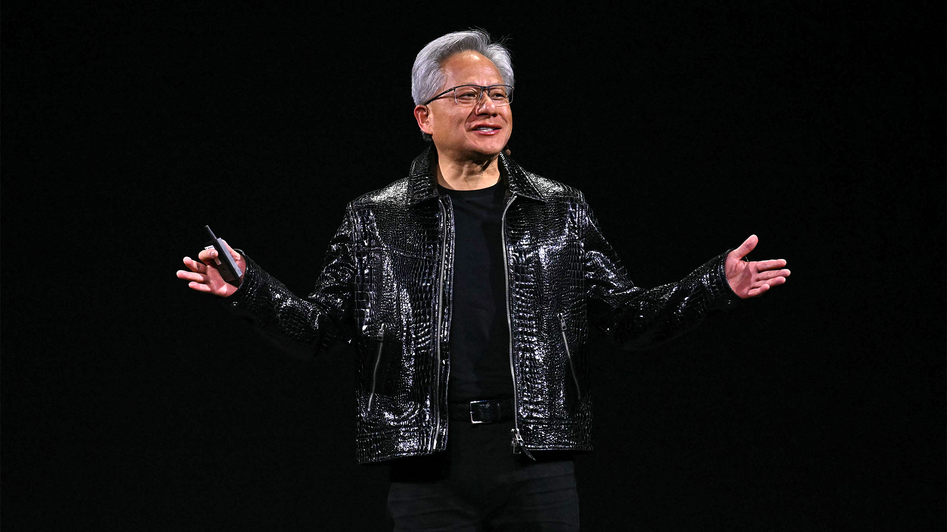 NVIDIA công bố doanh thu tăng cao kỷ lục 62%, CEO Jensen Huang tuyên bố