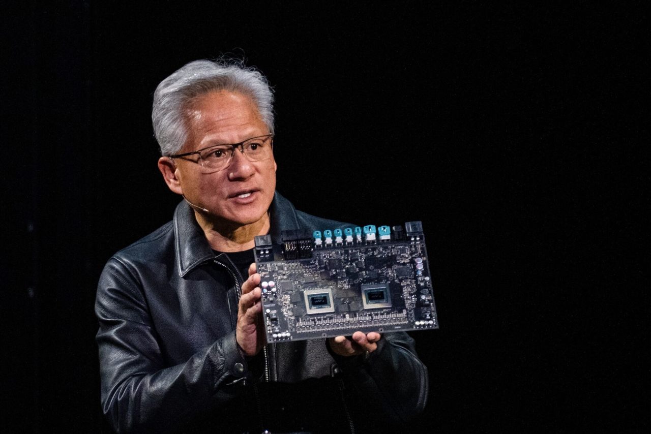 NVIDIA công bố doanh thu tăng cao kỷ lục 62%, CEO Jensen Huang tuyên bố
