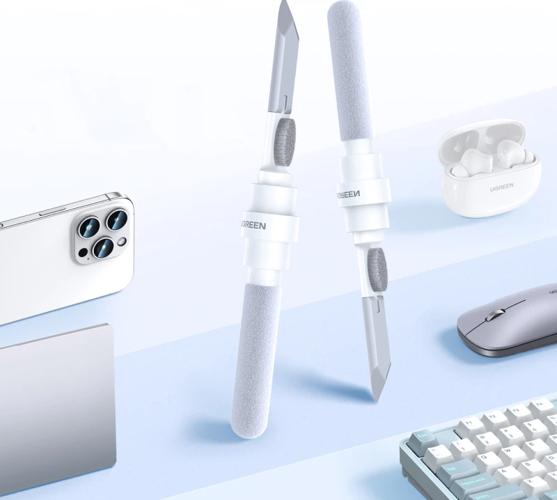 Bút nhỏ gọn dễ dàng mang theo người để vệ sinh các món đồ điện tử hay dùng.