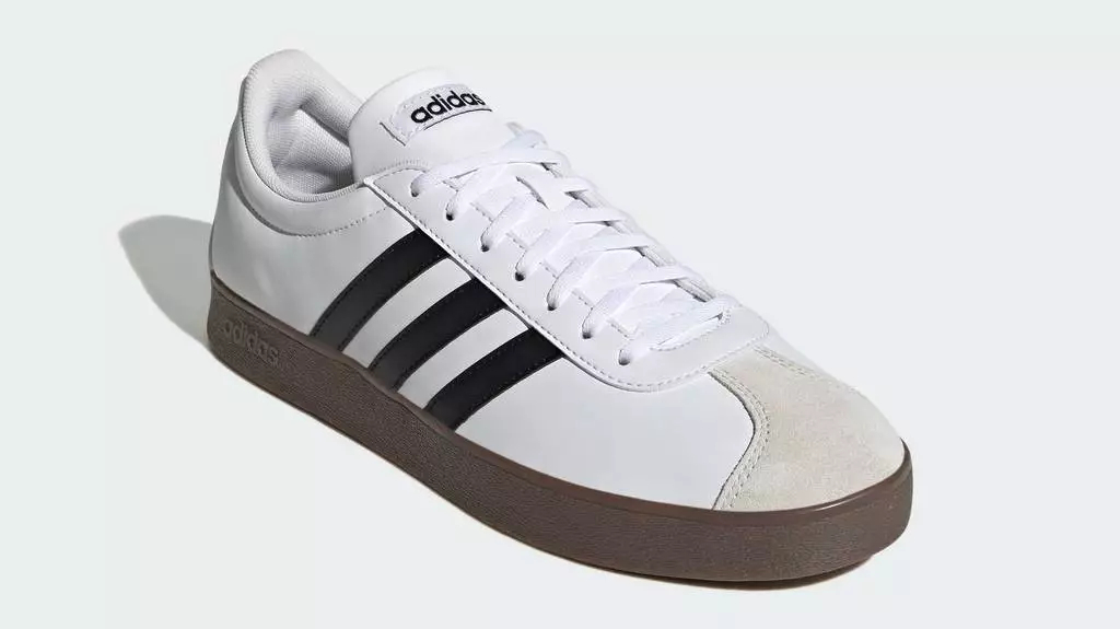 Giày adidas Skateboarding & Lifestyle VL Court Base.