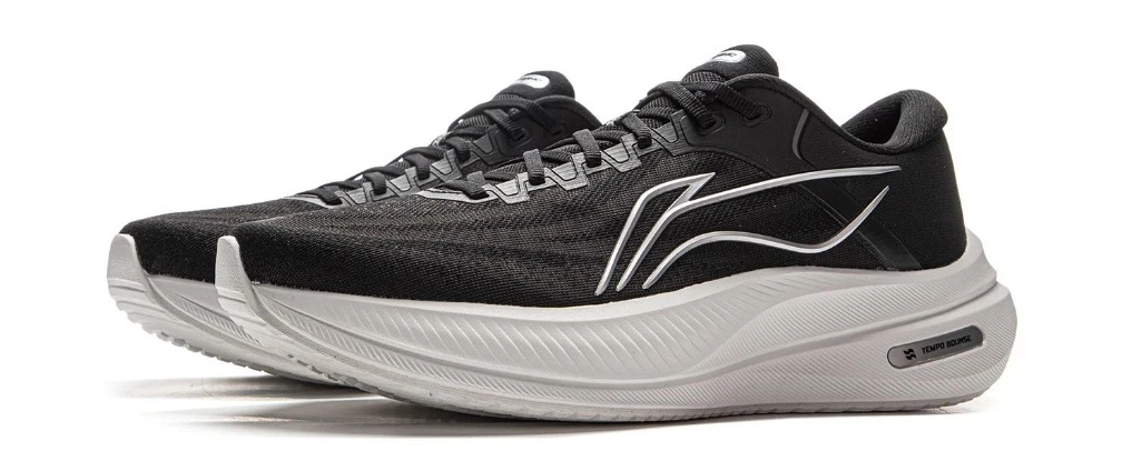 Giày chạy bộ thể thao có phản quang nhẹ Li-Ning Yueying.