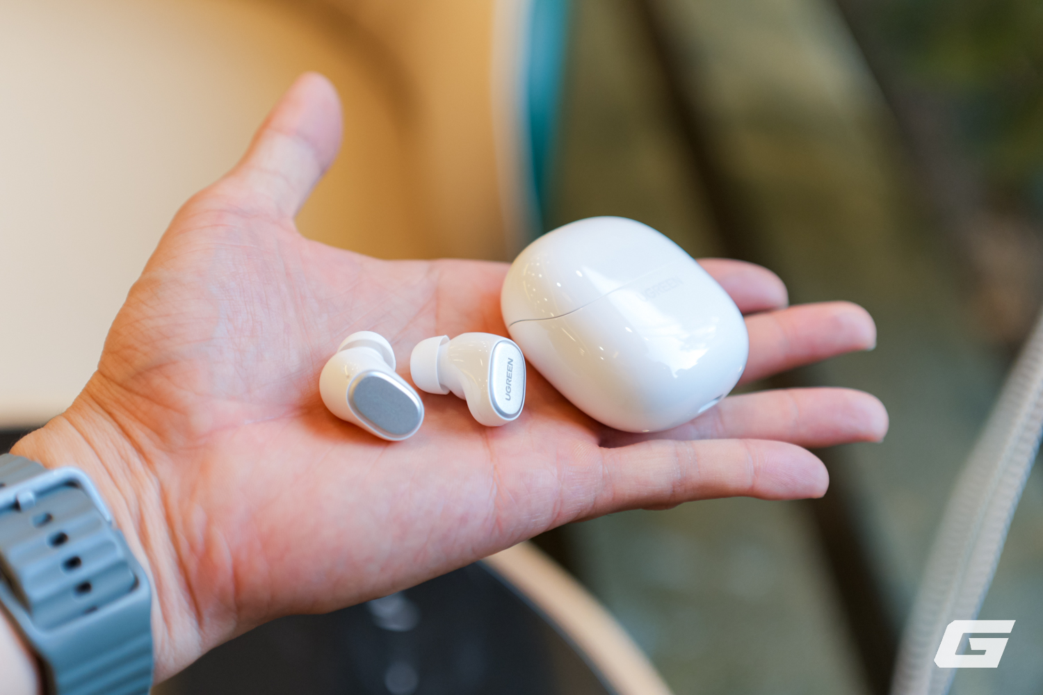 Tai nghe Ugreen Dots WS220 có kích thước nhỏ, đeo thoải mái, không lo rơi dù vận động mạnh.