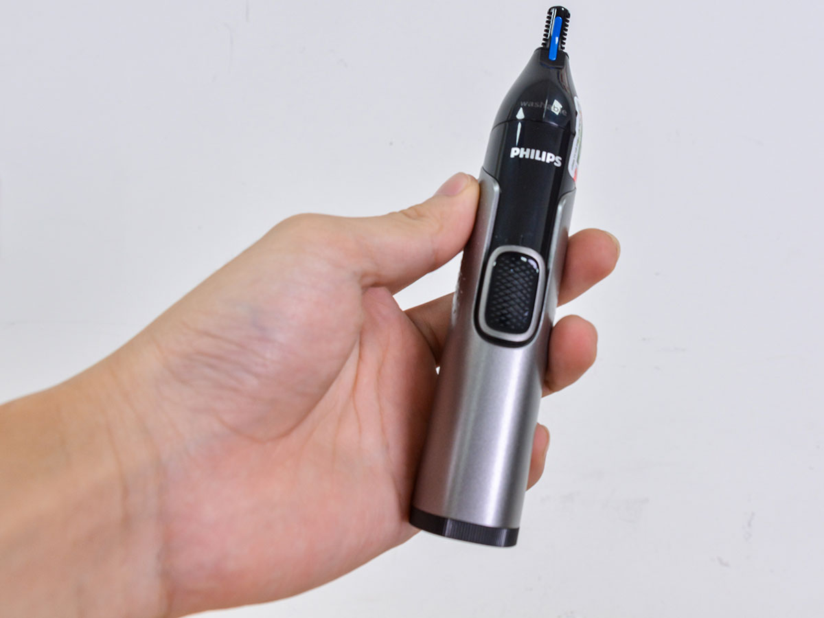 Máy tỉa lông mũi, tai, mày Philips NT3650/16 tạo cảm giác yên tâm khi sử dụng, chắc chắn. Công nghệ PrecisionTrim, bảo vệ da, lưỡi dao bền. Tay cầm thuận tiện, chống nước, sử dụng pin AA