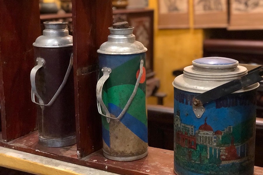 Đối với nhiều người phích nước gợi nhớ cả một bầu trời ký ức tuổi thơ.