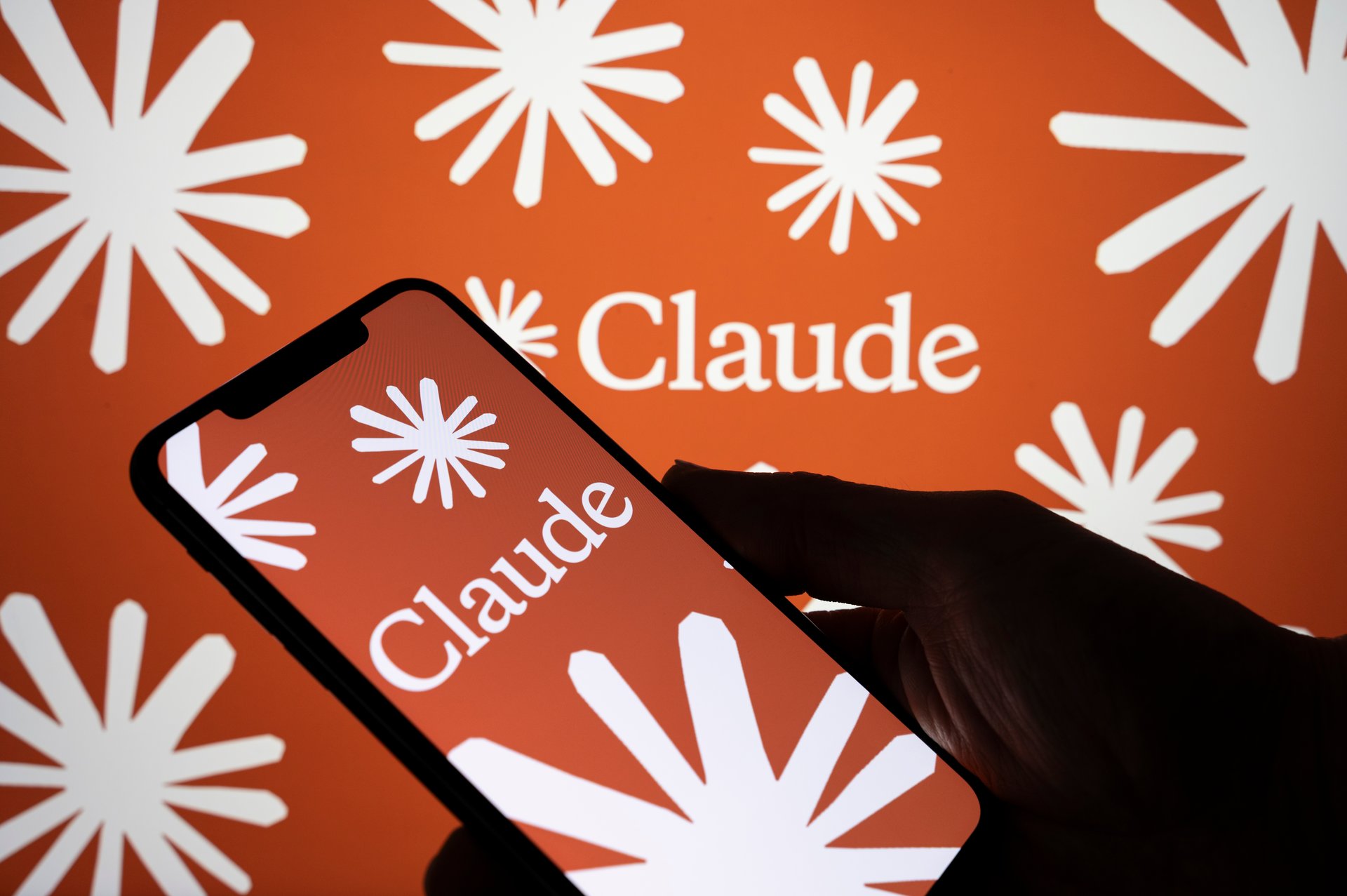 Claude Opus 4.7 ra mắt: Thị giác tăng gấp 3, tự kiểm tra code trước khi báo cáo - nhưng cảnh báo dành cho lập trình viên dùng 4.6