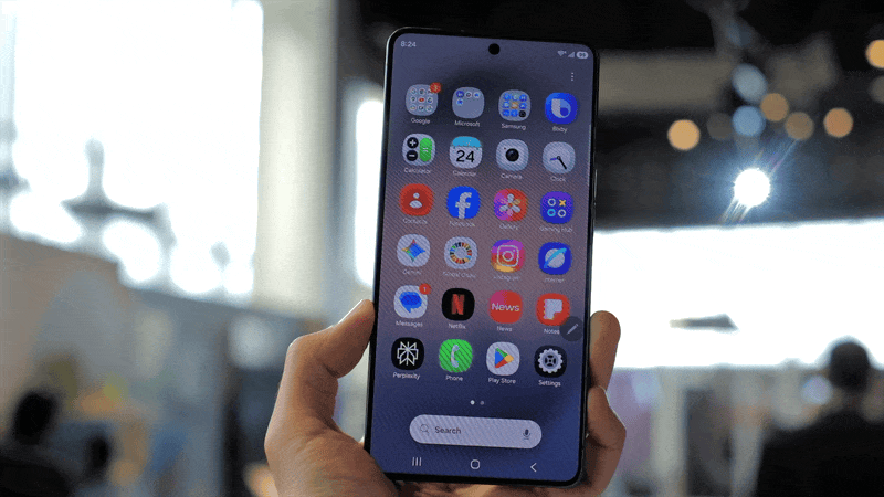 Đứng giữa concert đông nghịt, tôi mới hiểu vì sao smartphone đều nên có tính năng Màn hình riêng tư như Galaxy S26