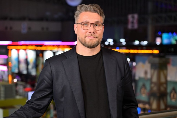   Ông Hans Jagnow, Giám đốc Quan hệ Câu lạc bộ của Esports Foundation.  
