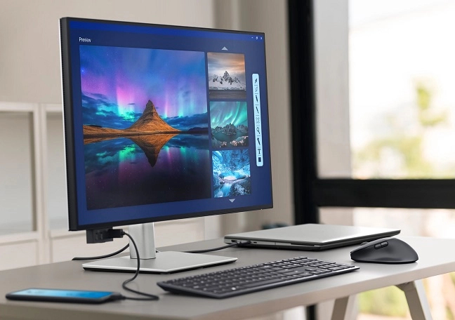 Dell UltraSharp U3225QE 31.5 inch có giá 24,6 triệu đồng.