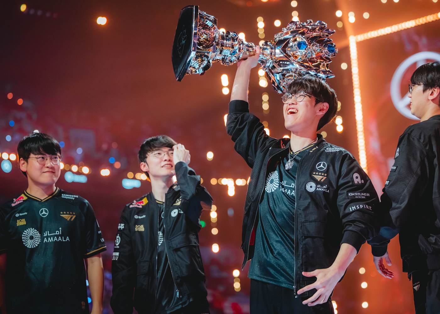 T1 một lần nữa nâng cúp vô địch thế giới trong năm 2025 - Ảnh: Riot Games.