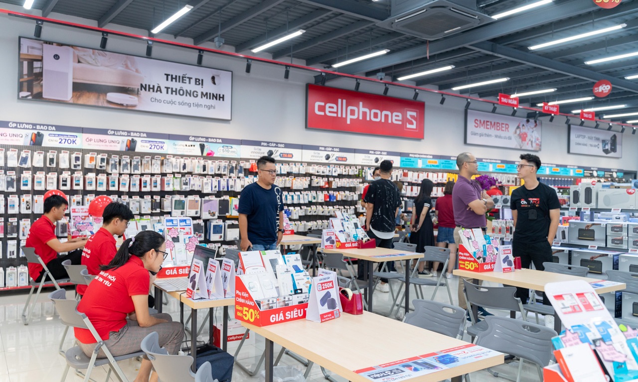 CellphoneS thuộc nhóm tiếp cận được đa dạng đối tượng khách hàng, nhất là khách hàng trẻ.