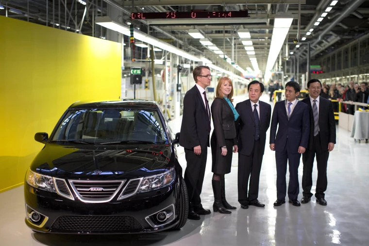 Saab biến mất, khách hàng không biết kêu ai